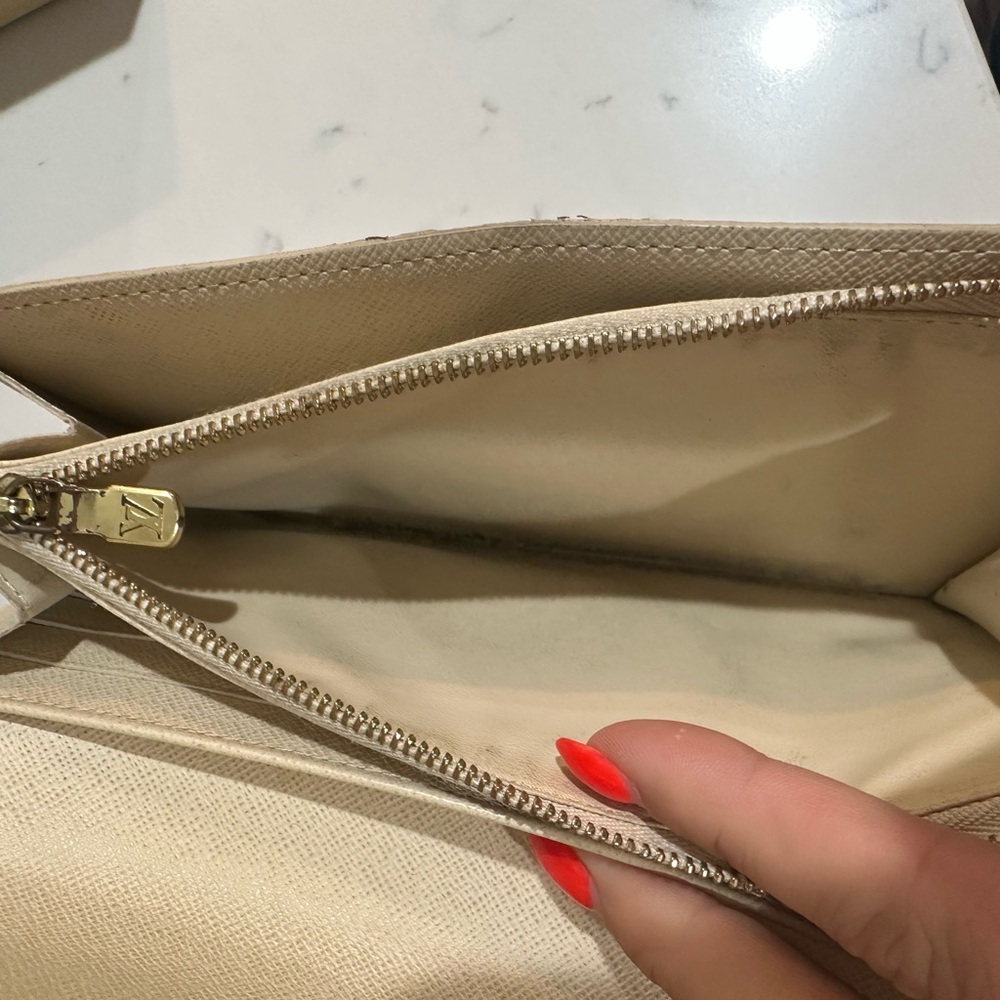 Louis Vuitton Damier Azur Wallet in Cream and Gray - Picture 7 of 13